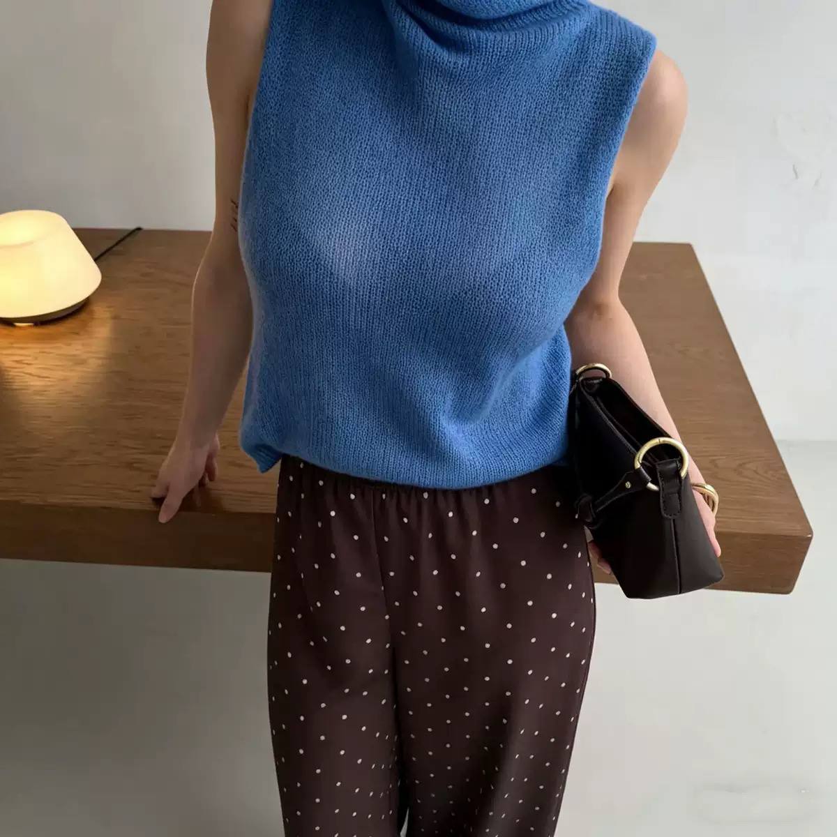 Sleeveless Turtleneck Knit Sweater – Lightweight Ribbed Knit & Relaxed Fit
